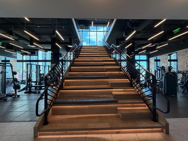 Building Photo - 398 NE 5th St