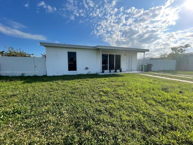Building Photo - 11040 SW 52nd Dr