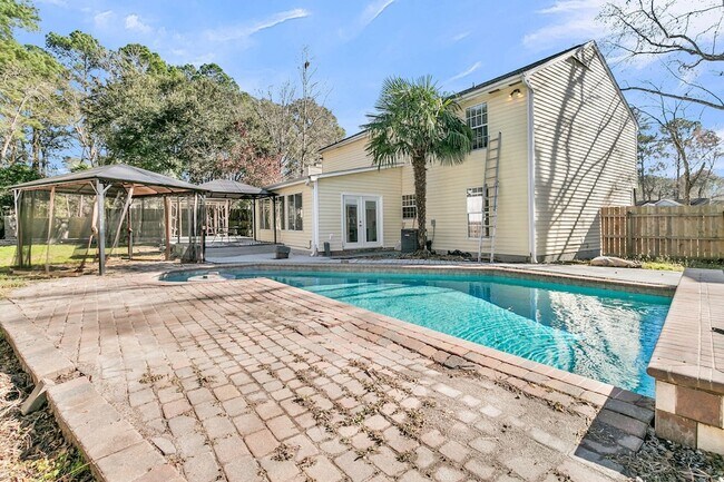 Building Photo - 121 Sully St