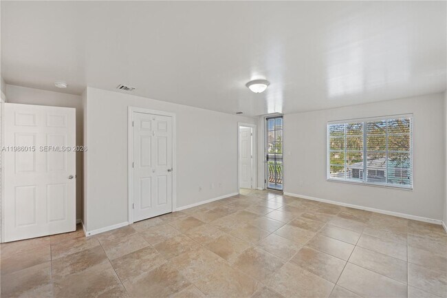 Building Photo - 819 SW 7th Ave