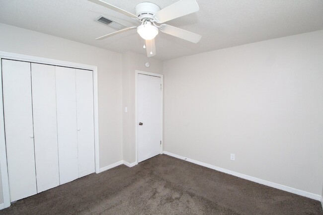 Building Photo - Pet-Friendly 2-Bedroom Duplex with Washer/...