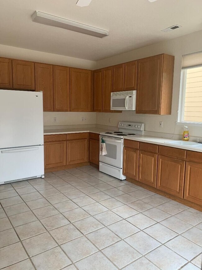 Building Photo - Lovely 2 Bed Plus Office Ranch Home on Eastside