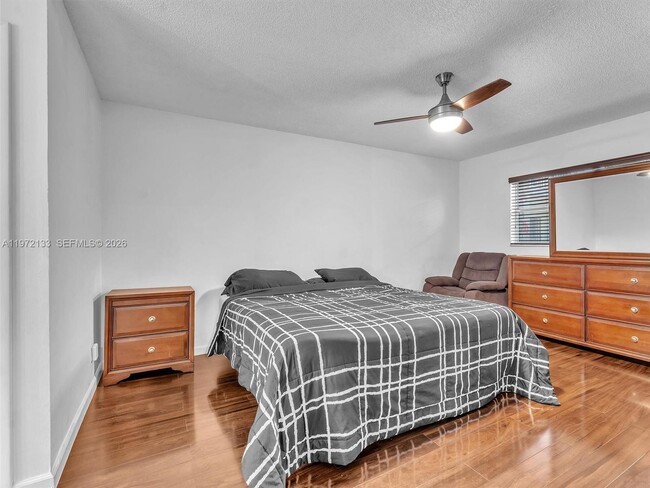 Building Photo - 6201 N Falls Cir Dr