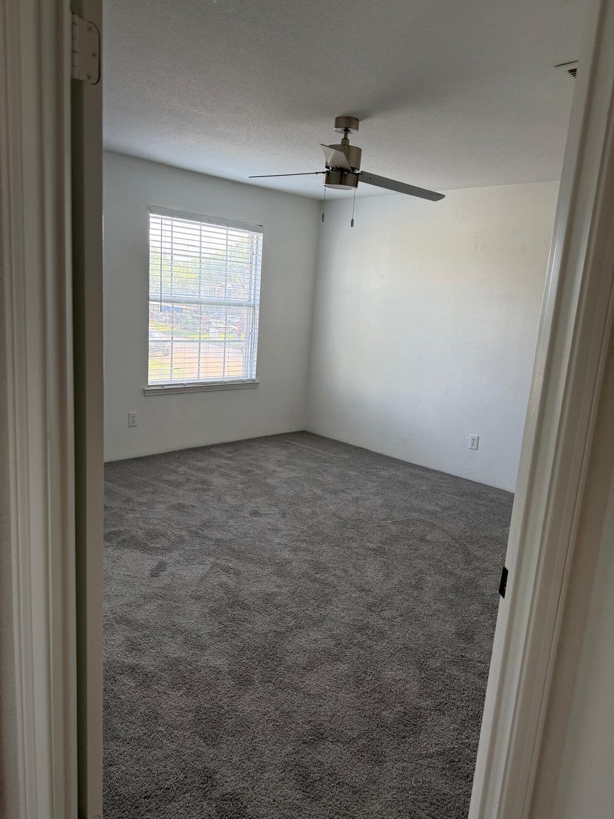 Building Photo - 8243 Creekbend Dr