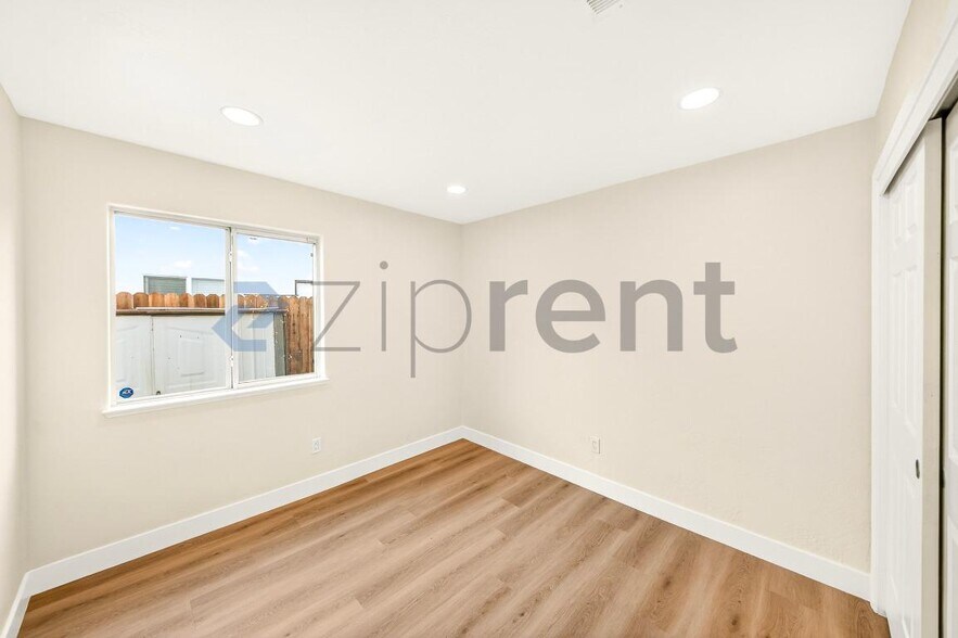 Building Photo - 5603 Pine Canyon Dr