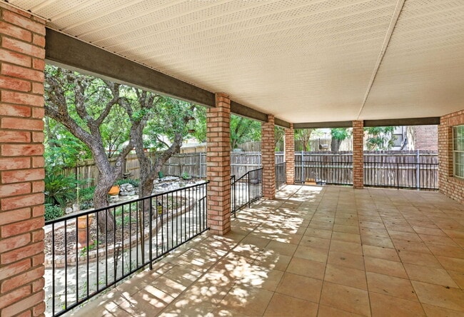Building Photo - 22023 Oriole Hill Dr