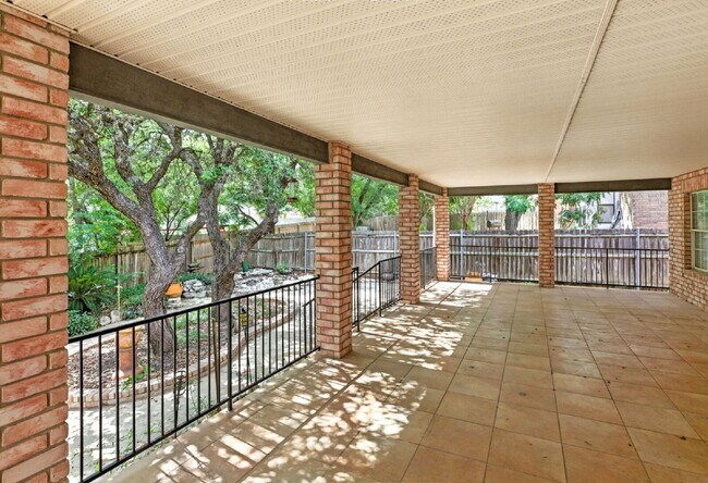 Building Photo - Unbeatable Offer: Move Into Your Dream Hom...