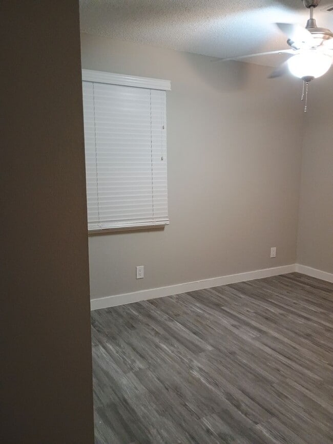 Building Photo - Country living at its BEST ! 3 bedroom 2 b...
