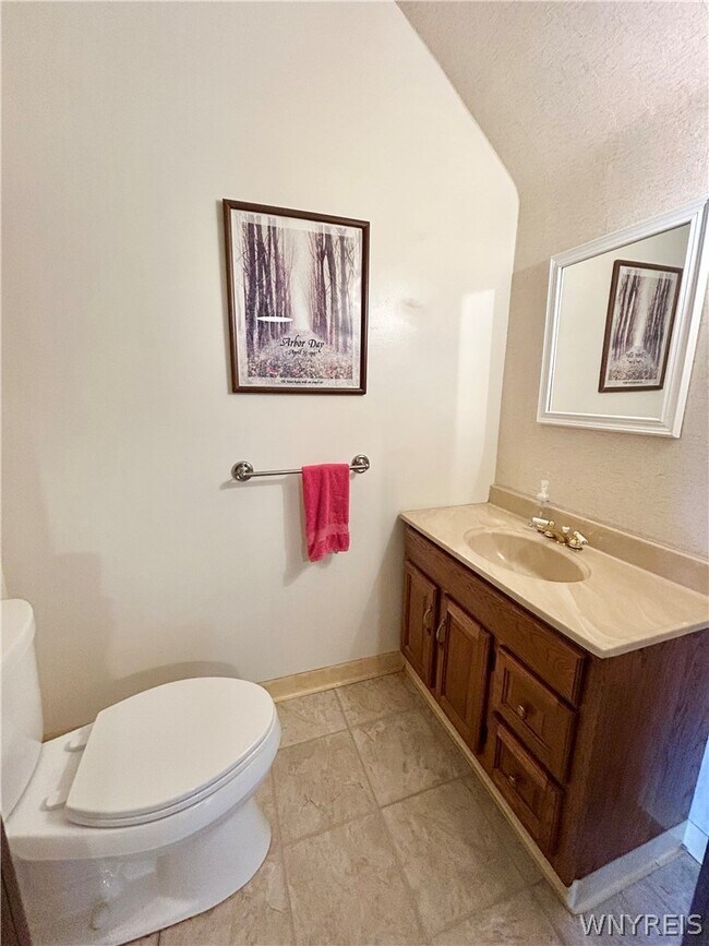 Building Photo - 40 Oakland Pl