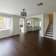 Building Photo - Beautifully Updated 3 Bed/3 Bath Townhouse...