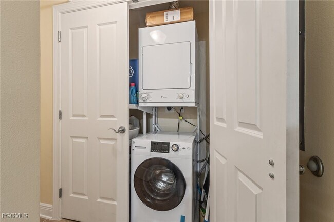 Building Photo - 2825 Palm Beach Blvd