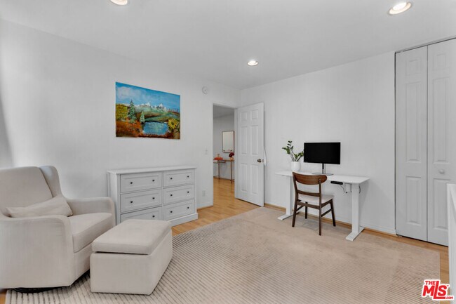 Building Photo - 11789 Montana Ave