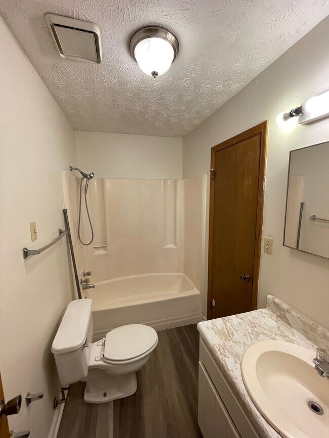 Building Photo - Secluded 2/1.5 Apartment East Rome $1,095