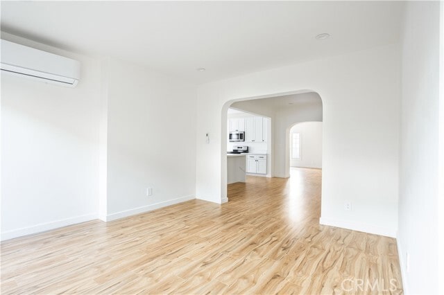 Building Photo - 740 S Stanley Ave