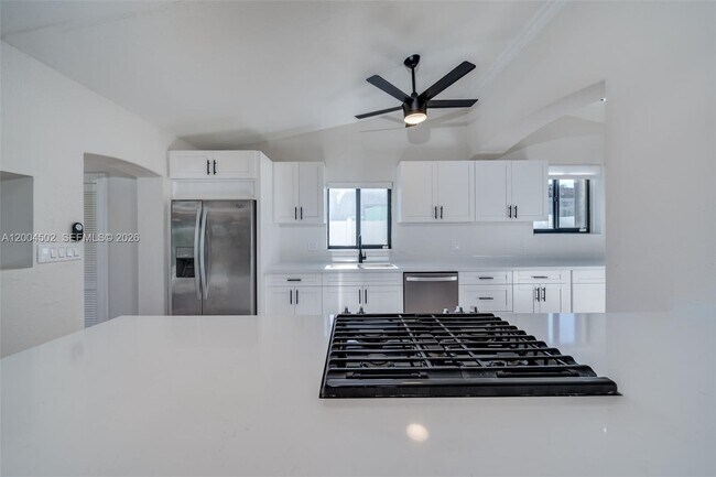 Building Photo - 1704 SW 5th Ct