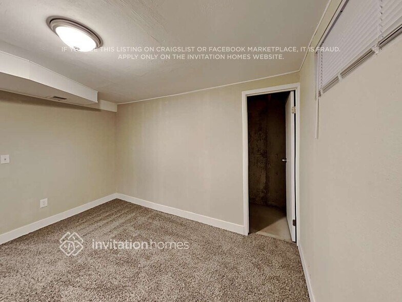 Building Photo - 10631 Queen St