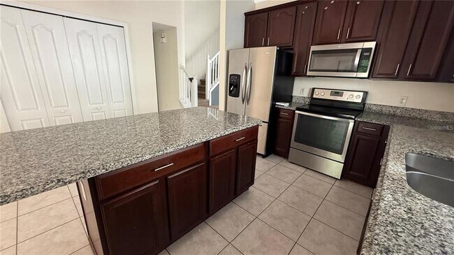 Building Photo - 979 Hacienda Cir