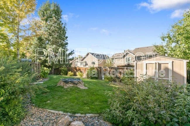 Building Photo - 829 W Sparrow Hawk Dr