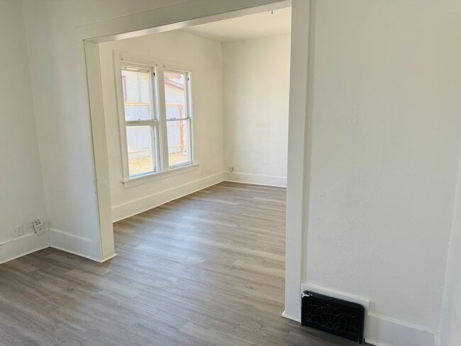 Building Photo - Broadwater Houses