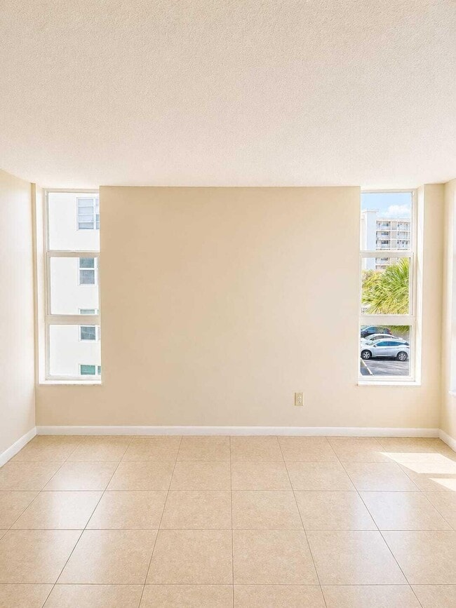 Building Photo - 2681 S Course Dr