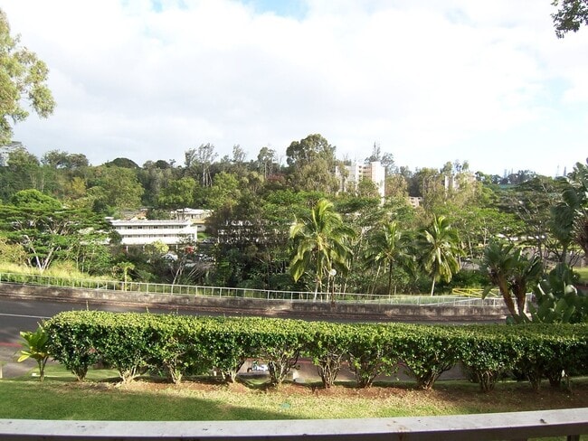 Building Photo - Ridgecrest ~ Spacious 2 Bedroom w/ 2 Reser...