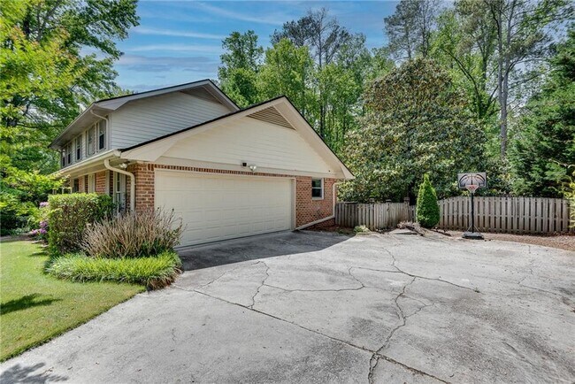 Building Photo - 5699 Bend Creek Rd