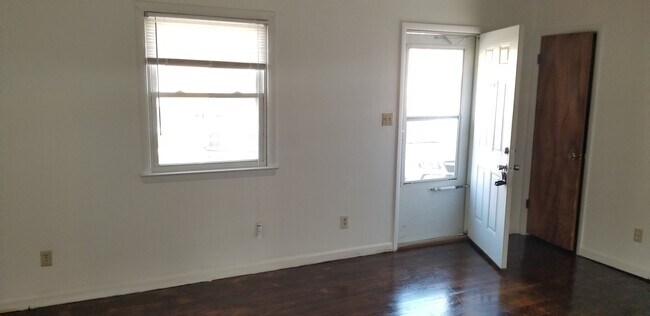 Building Photo - 313-313 Hurdle Dr