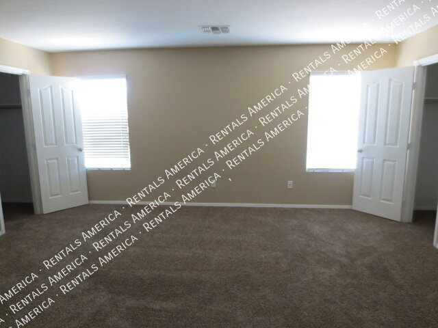Building Photo - 1281 E Clifton Ave