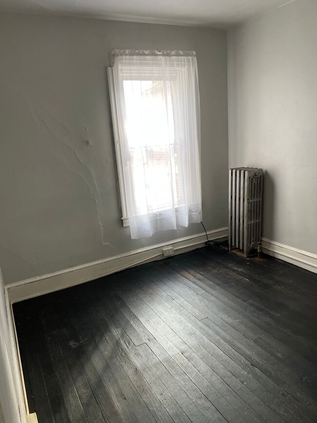 Building Photo - Large 4 bed 1.5 Bath Old City Lancaster Home