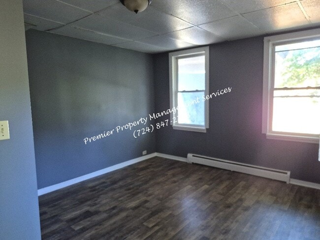 Building Photo - 421 Schiller St
