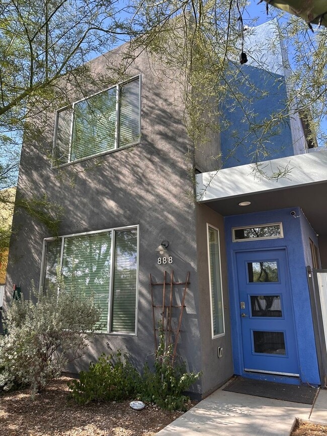 Building Photo - Modern Home - Hedrick Acres - 3 bed 2.5 Ba...