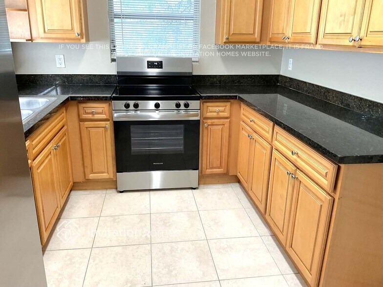 Building Photo - 1323 Fillmore St