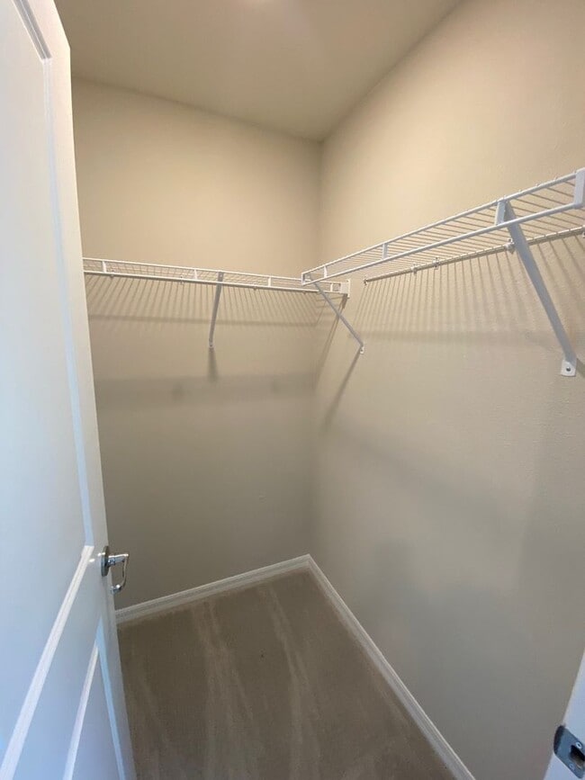 Building Photo - Freshly Updated 5-Bedroom, 4-Bath Home in Grand Oaks – Nearly New Condition