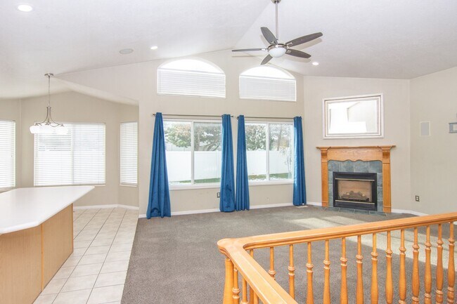 Building Photo - Gorgeous Bountiful Home w/ Solar & 3 Car Garage