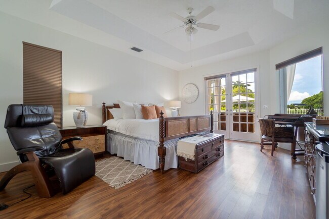 Building Photo - 1907 S Club Dr