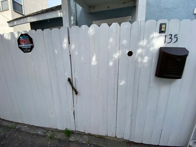 Building Photo - 00133CL