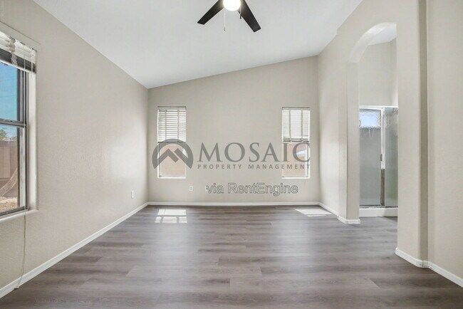 Building Photo - 2033 E Willow Wick Rd