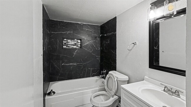 Building Photo - 130 Astoria Dr