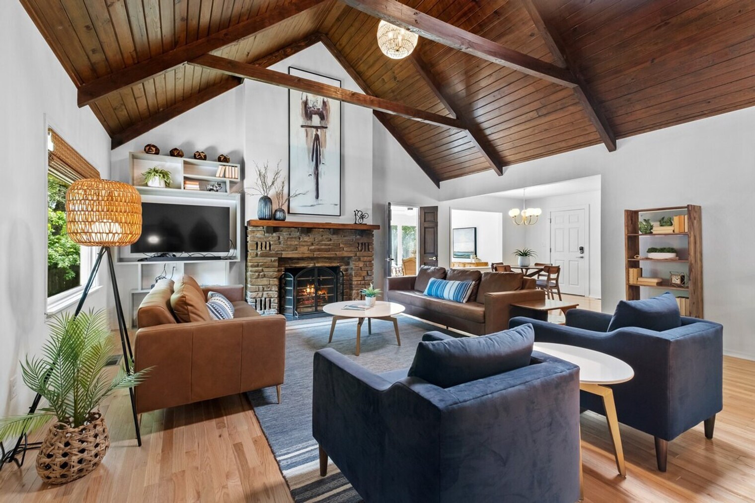 Building Photo - 103 SW E St