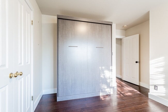 Building Photo - Gorgeous 4BR 2.5/BA Home with White Kitchen & Tree-Filled Yard