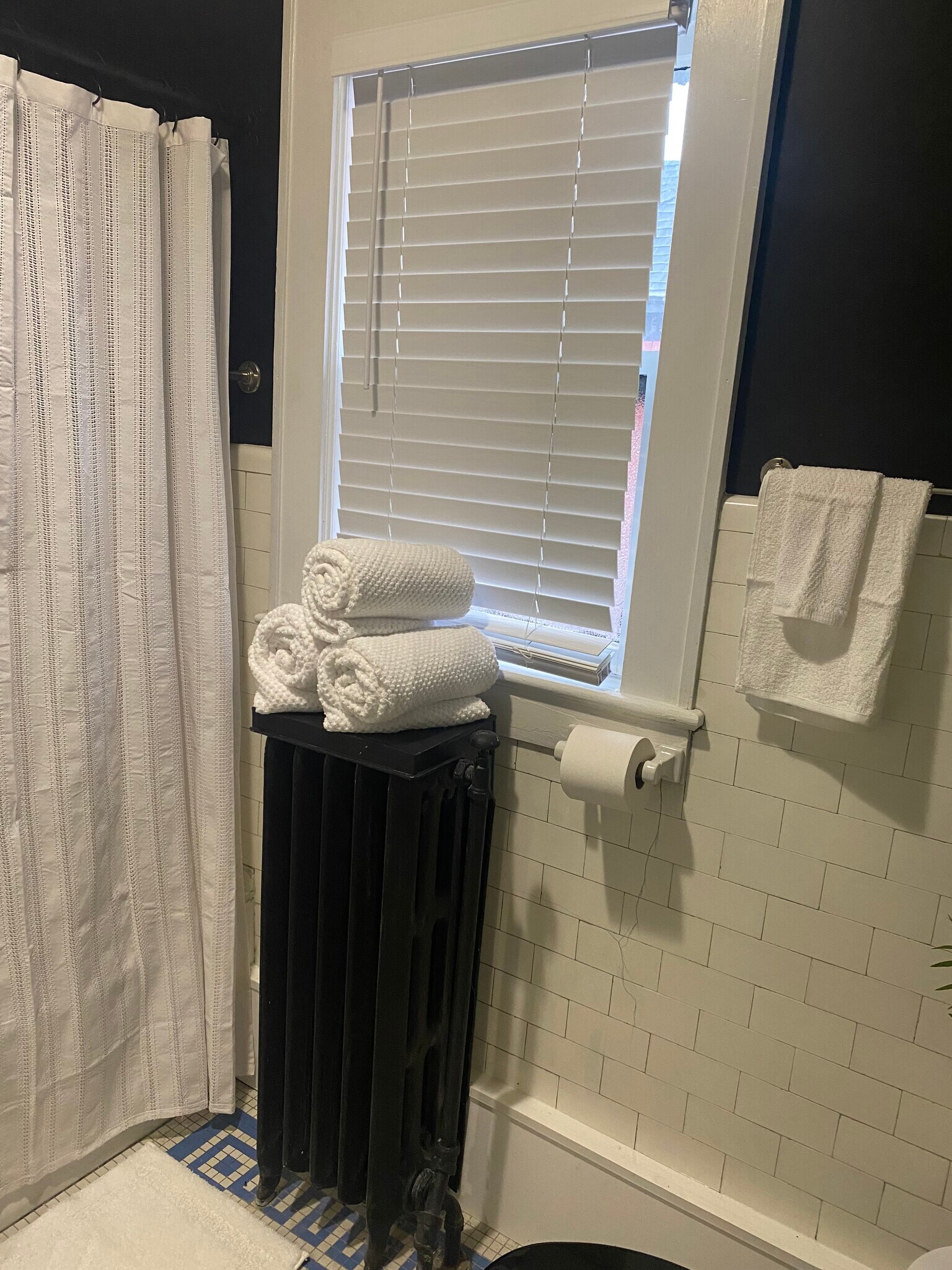 Building Photo - 301 Bingham Ave