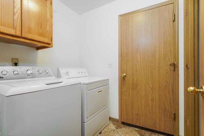 Building Photo - Spacious 3 Bed 2 Bath Rambler Kellogg Neig...