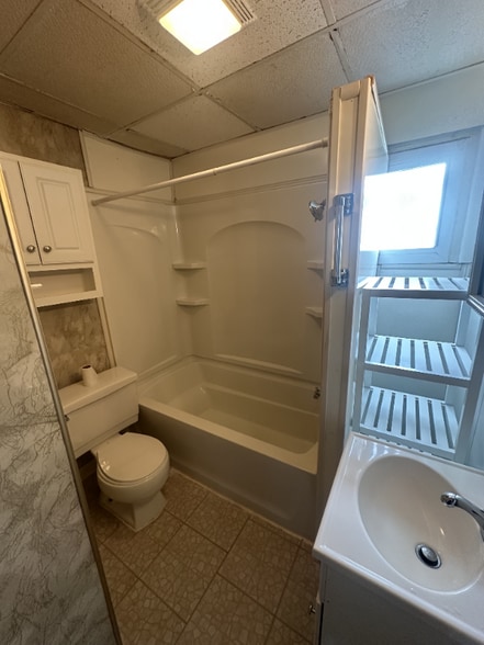 Building Photo - 102 W Chartes St