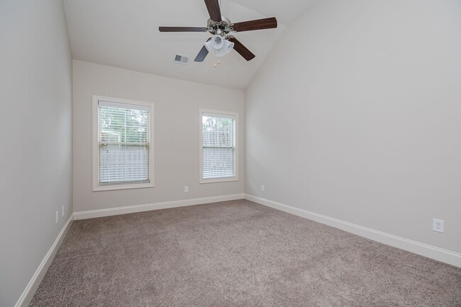 Building Photo - 950 Erika Ln