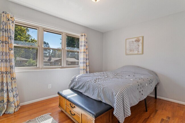 Building Photo - 4 Bed 2 Bath Near Fort Carson!