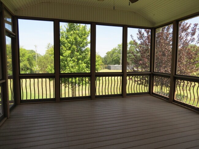 Building Photo - 4524 Sawmill Pl