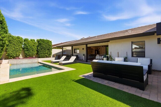 Building Photo - 8372 E San Salvador Dr