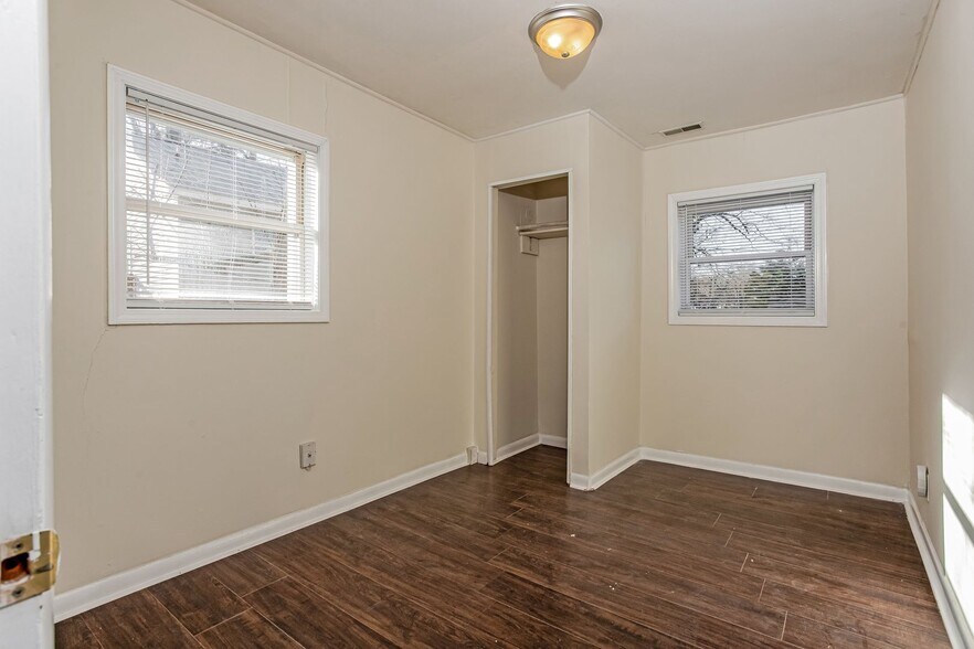 Building Photo - 4212 Ivy Ave