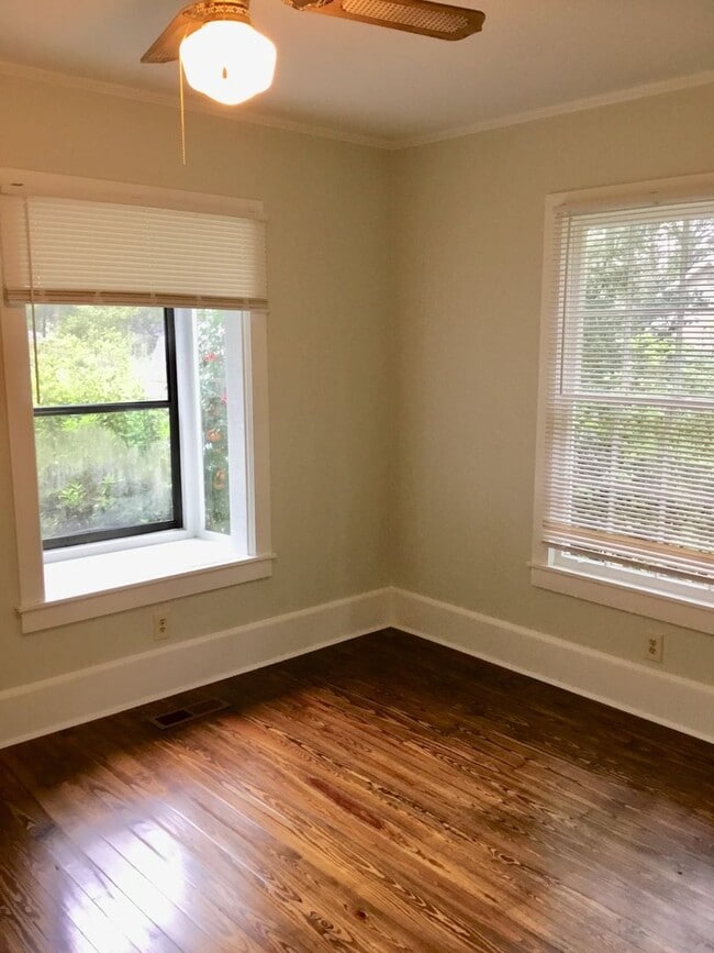 Building Photo - F&N FAIRHOPE COTTAGE