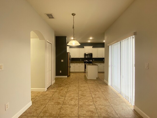 Building Photo - Spacious Waterfront 4BD/2.5BA Single Family Home in Orlando FL!